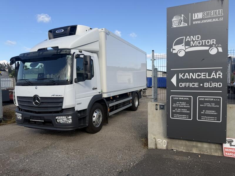 Mercedes-Benz Chladící skříň Pneu 10 R22,5